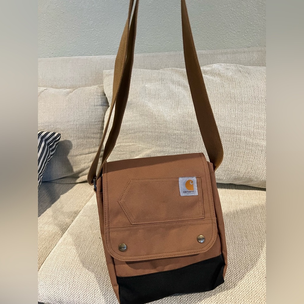 Carhartt Crossbody Bag in brown. Used it 1-2. In new condition.